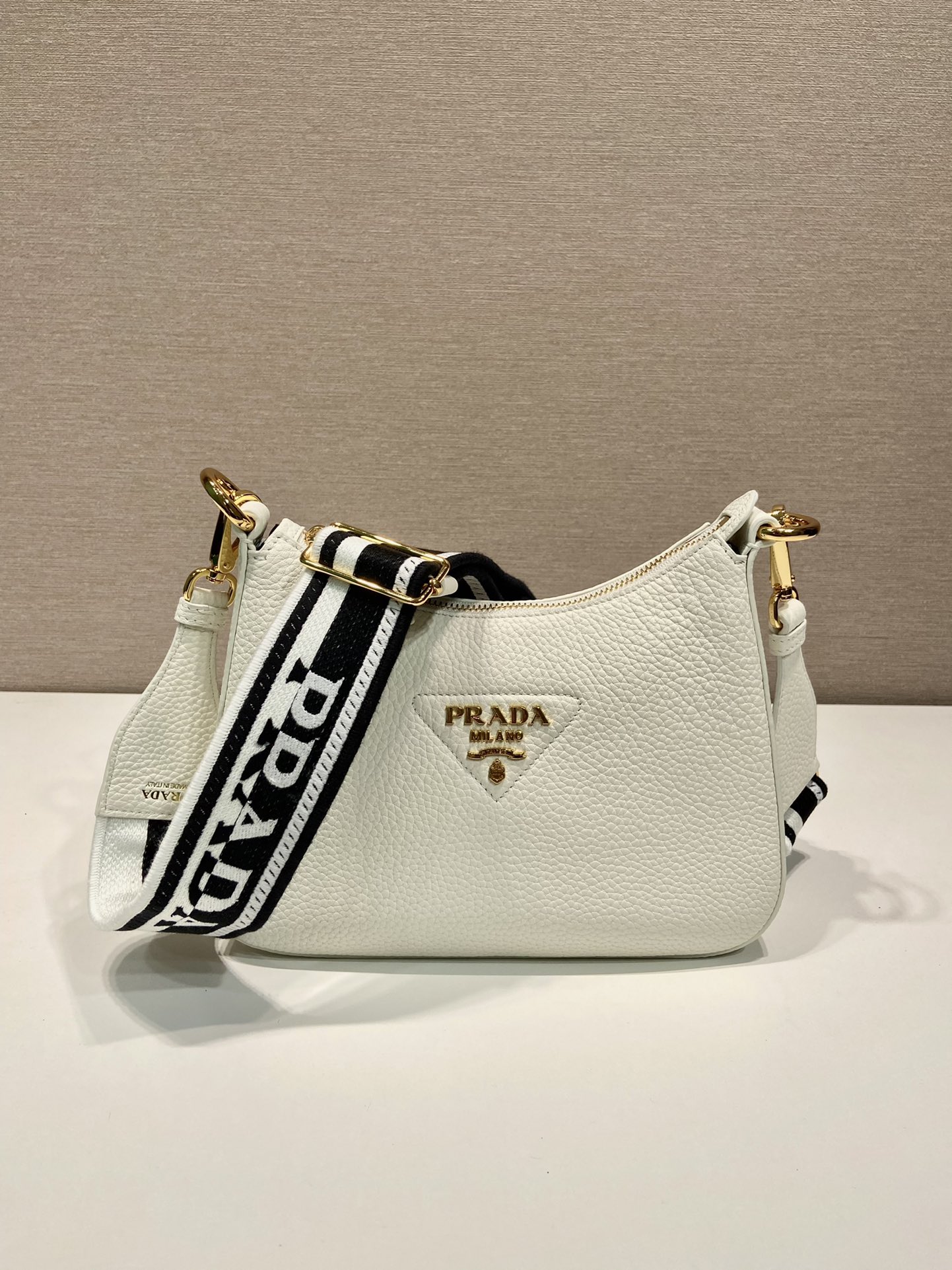 Prada_1BH193_Tote-24_18_